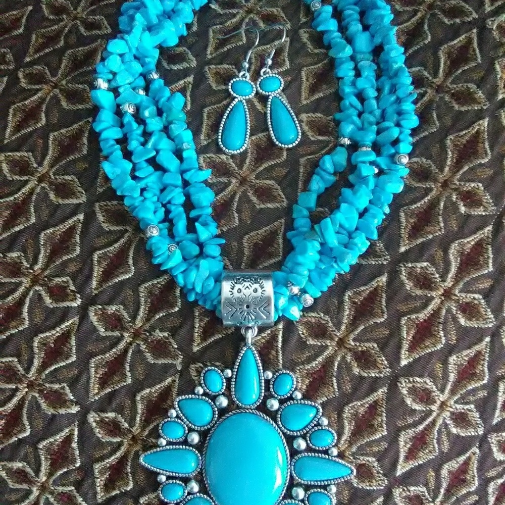 Pendant Necklace w/Earrings